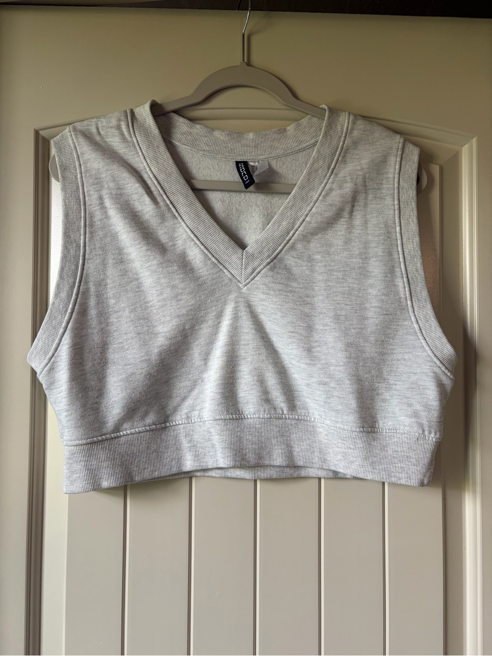 H&M Divided Cropped Sweatshirt Vest